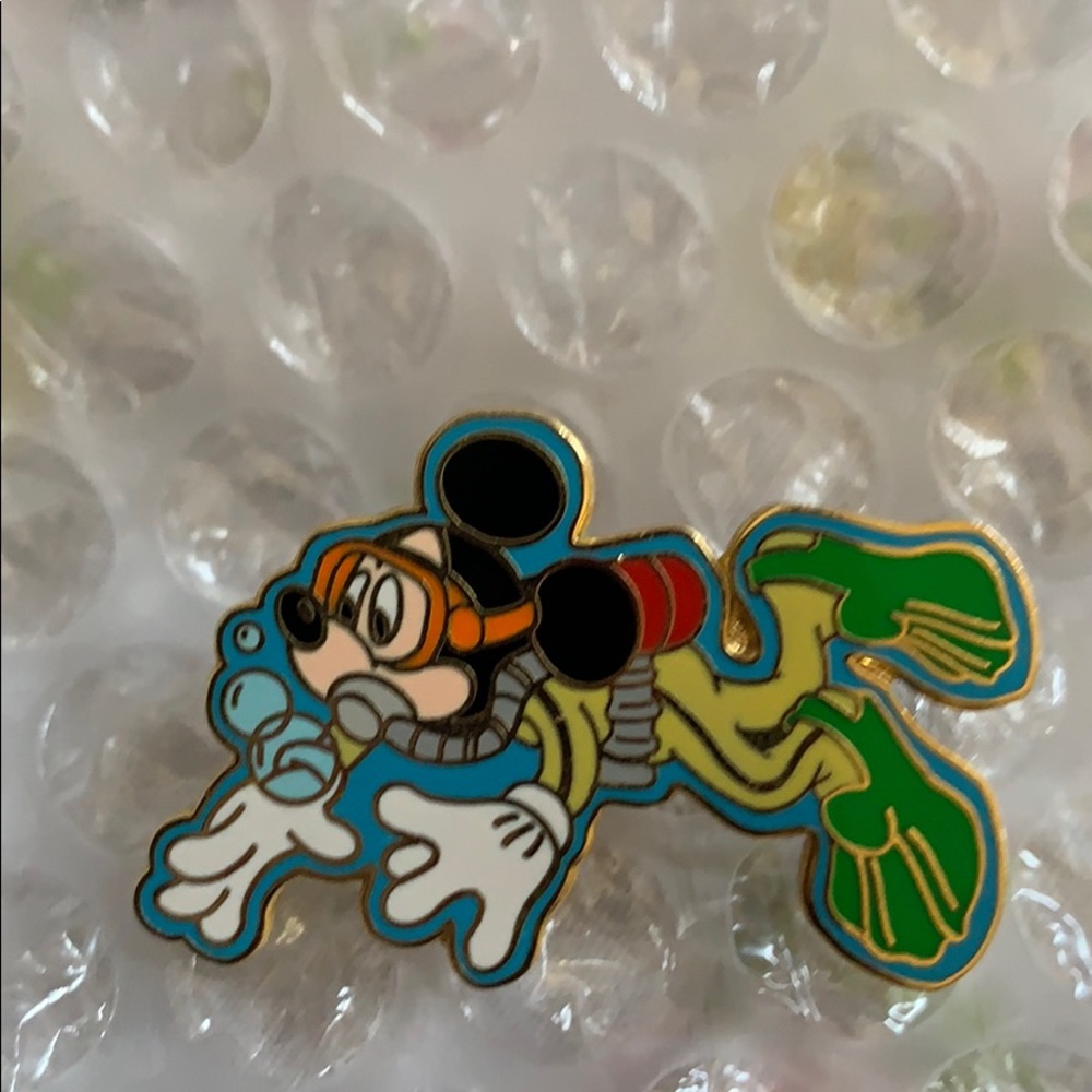 Scuba Mickey pin
